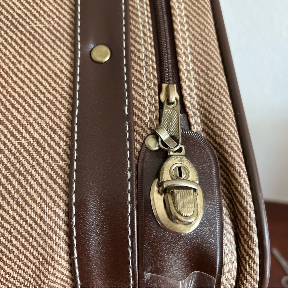Vintage Luggage/Suitcase 🧳 - Picture 9 of 15